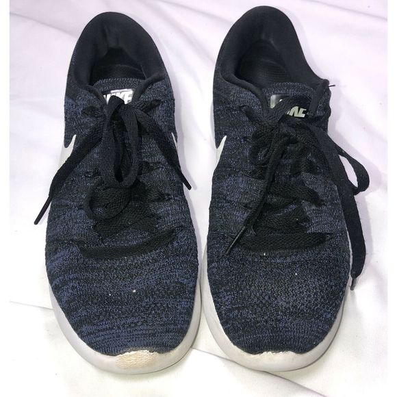 Nike Women‎ LunarEpic Flyknit Running Sneaker - Picture 2 of 7